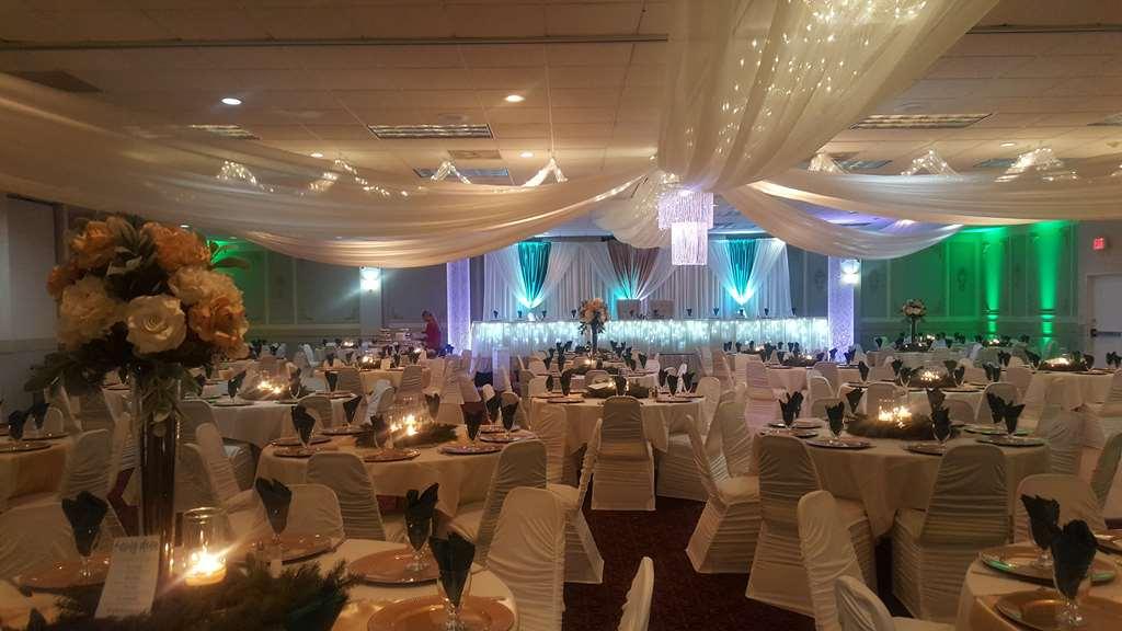 Crookston Inn & Convention Center Servis gambar
